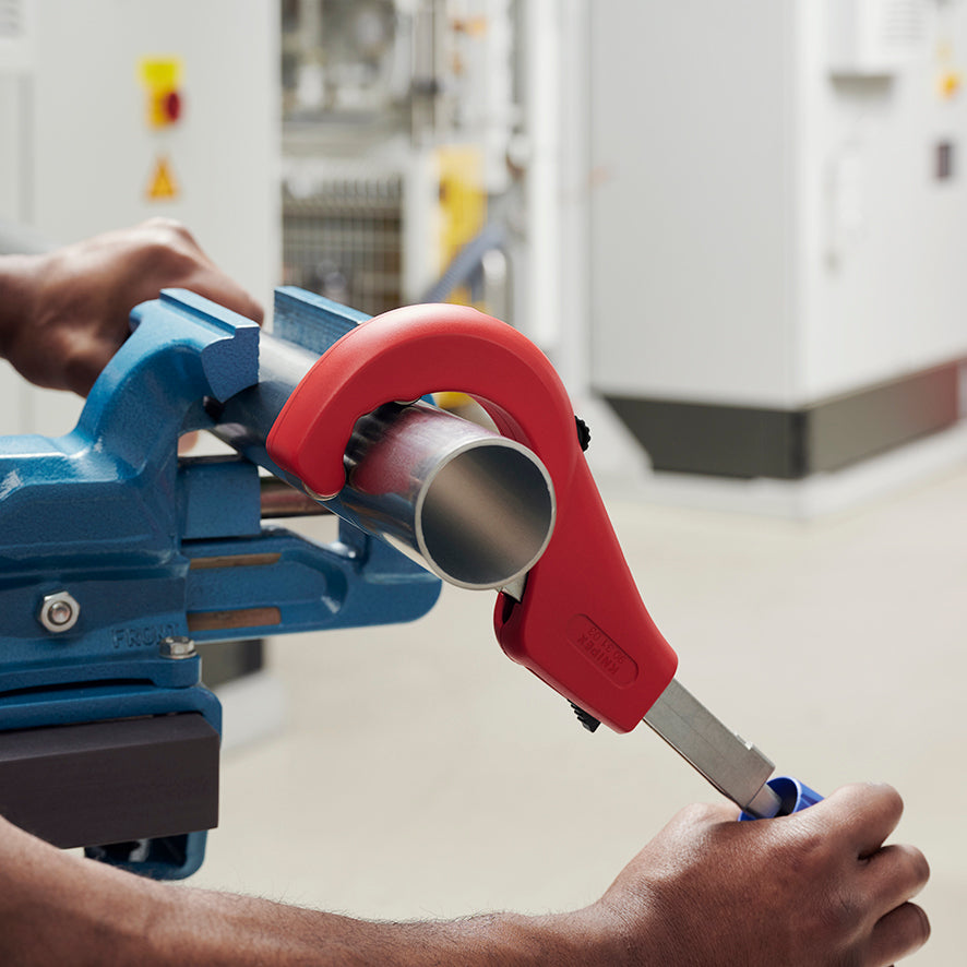 90 31 03 BK | TubiX® XL Pipe Cutter / Steel Conduit Cutter (6-76mm Capacity)